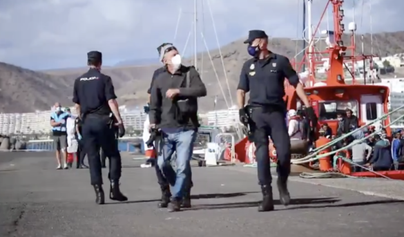Vídeo | El fotógrafo Javier Bauluz, Premio Pulitzer, denuncia las trabas policiales para retratar la migración