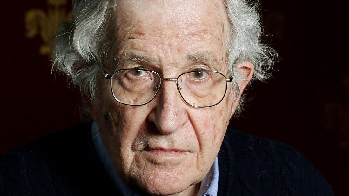 10 frases de Noam Chomsky por su 92 cumpleaños