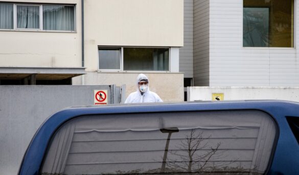 Trabajador de Funeraria en residencias. Foto de Juan Teixeira