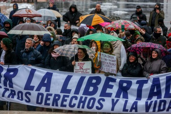 el gobierno prohibe una manifestacion por la situacion sanitaria en madrid cuando la semana pasada permitio una negacionista