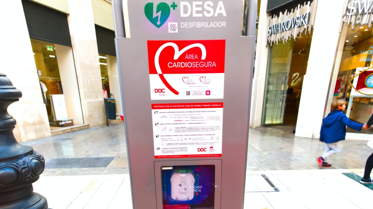 La chispa de la vida: ¿qué es un desfibrilador externo semiautomático y quién puede utilizarlo?