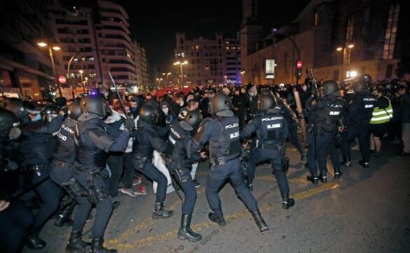Carga Valencia - Antidisturbios