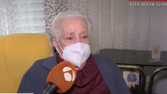 Desahucian anciana