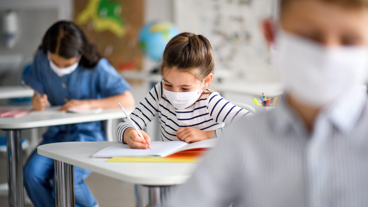 Covid-19: Ocho aprendizajes tras un año de escuela recluida