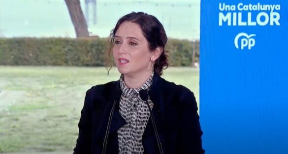 diferencias mientras ayuso estaba de campana negacionista en catalunya monica garcia reforzaba la sanidad publica