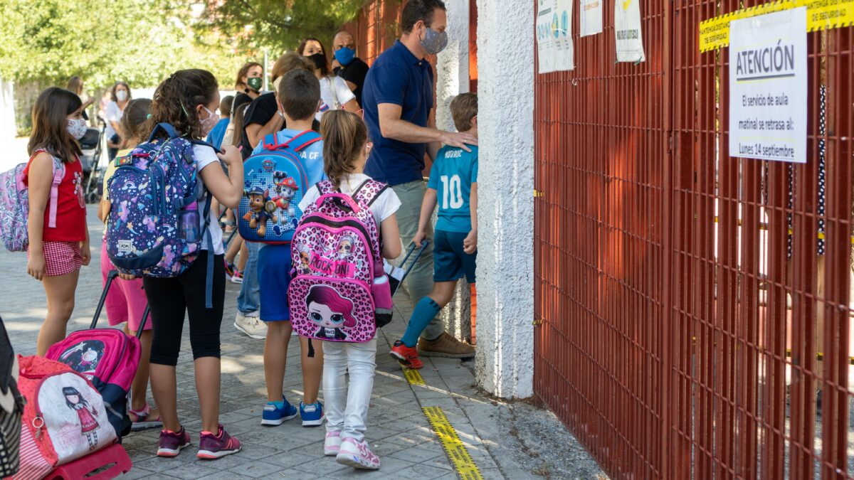 El curso avanza mientras la pandemia se sigue cebando con la educación