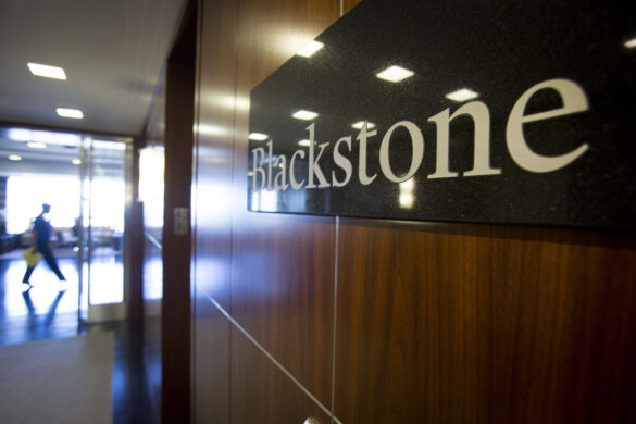 el psoe tiene que decidir ya si se defiende a la gente o a blackstone