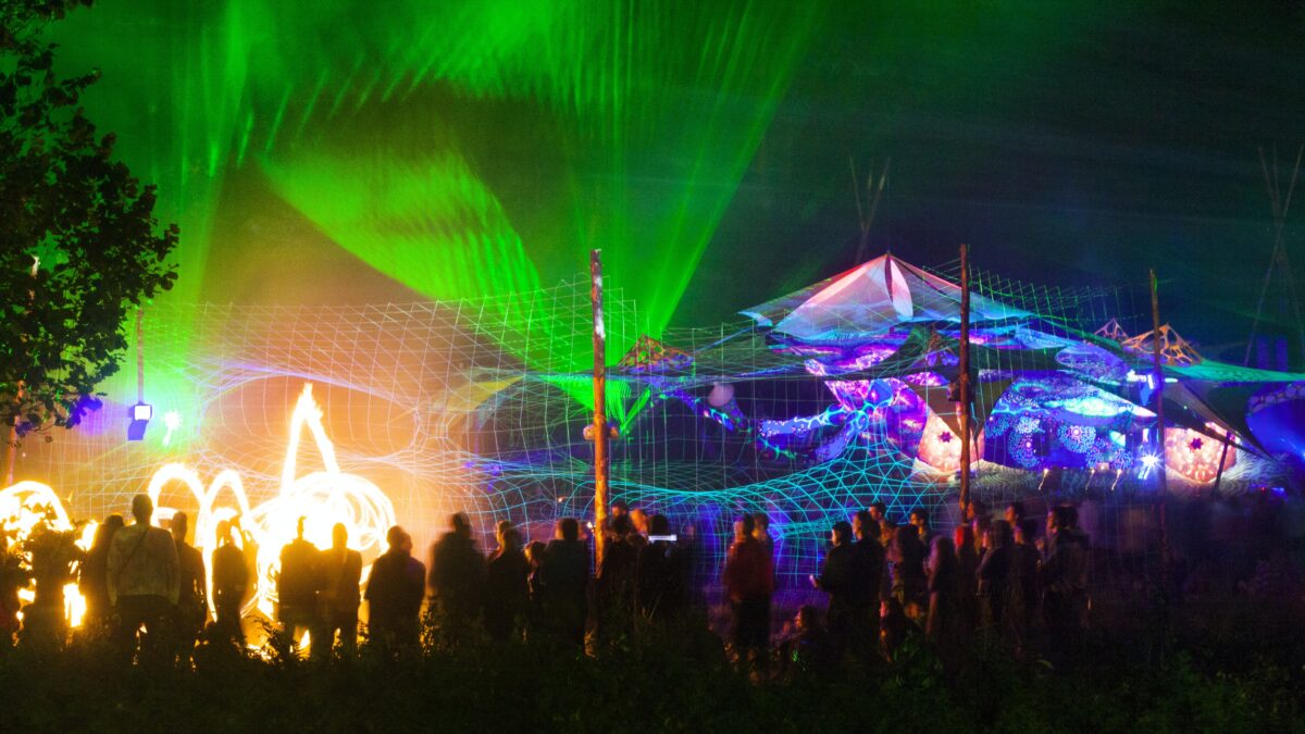 Fiestas ‘rave’ y religión: ¿son realmente tan diferentes?