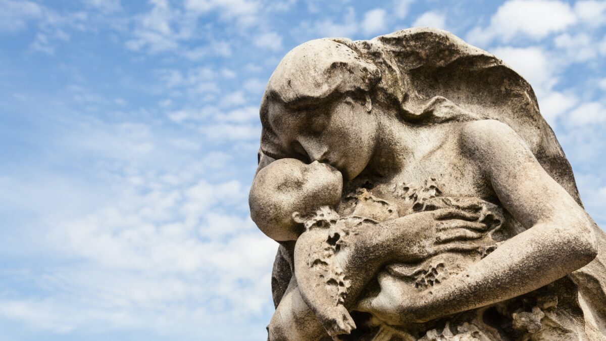 Morir antes de nacer: ¿cómo actuar ante una muerte que jamás se contempla?