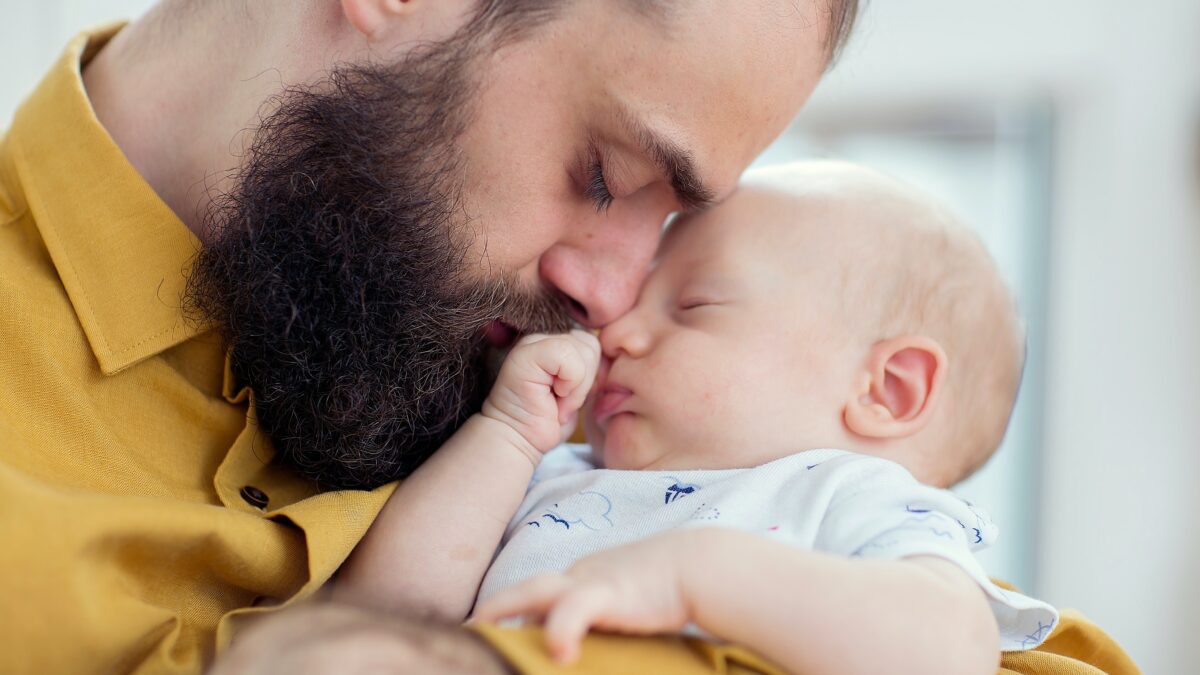 No es solo cosa de madres: ser padre también cambia el cerebro