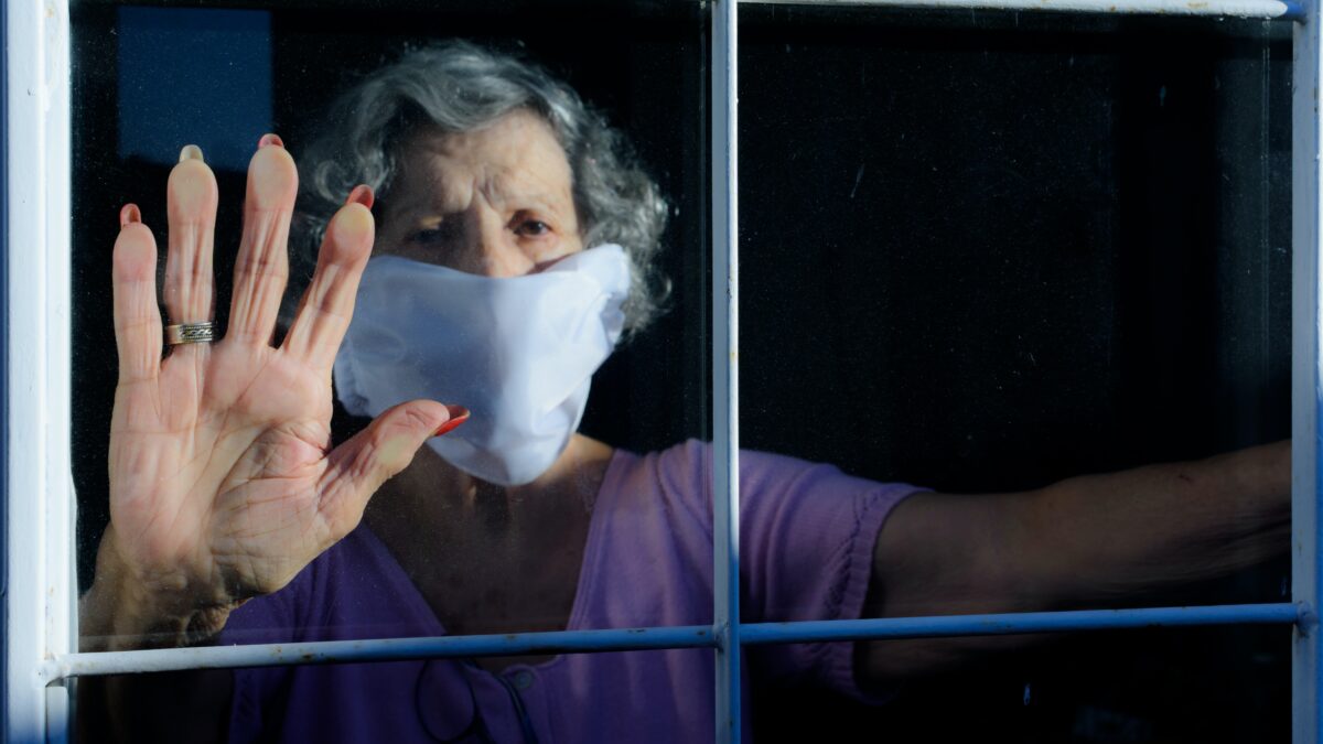 Mujeres mayores y pandemia por covid-19