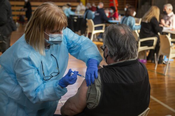 pueden las personas vacunadas transmitir el coronavirus