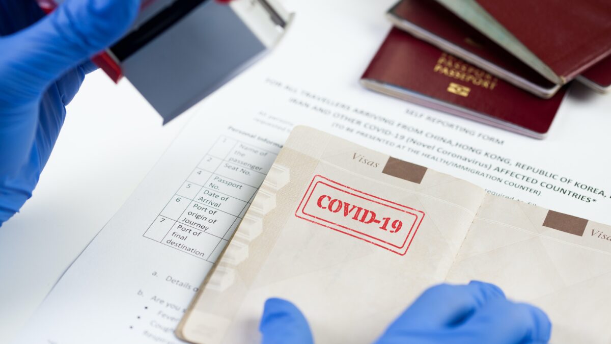 ¿Vulnera derechos el pasaporte de vacunación contra la covid-19?