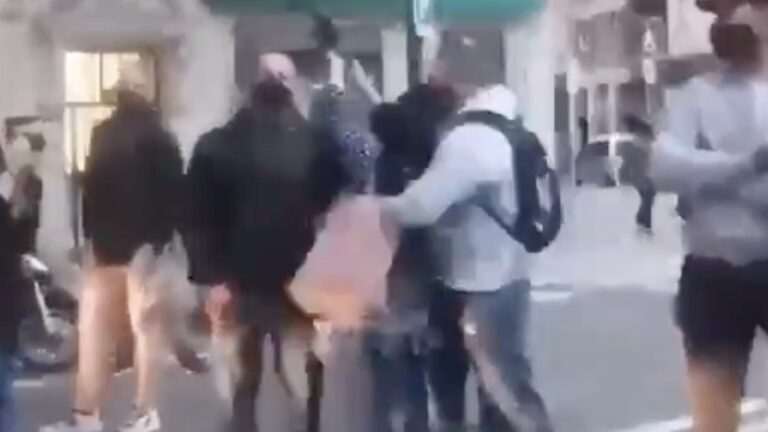 Vídeo | «Escoria humana»: denuncian agresiones de miembros de ‘Desokupa’ a activistas antidesahucio