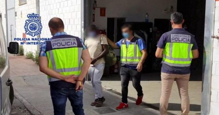 Detienen a un empresario por tener trabajando a empleados sin papeles por 0,58 € la hora