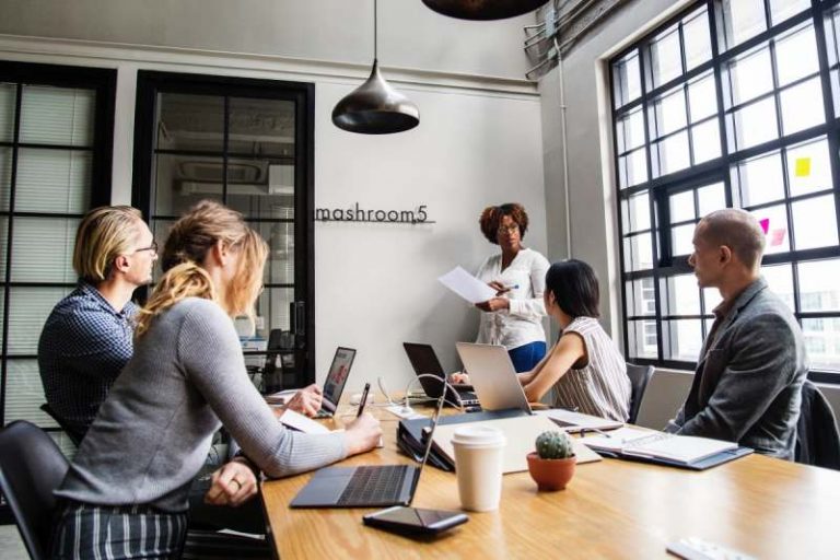 Que no te engañen: la semana laboral de 4 días sin bajar el sueldo es posible y tenemos el ejemplo perfecto