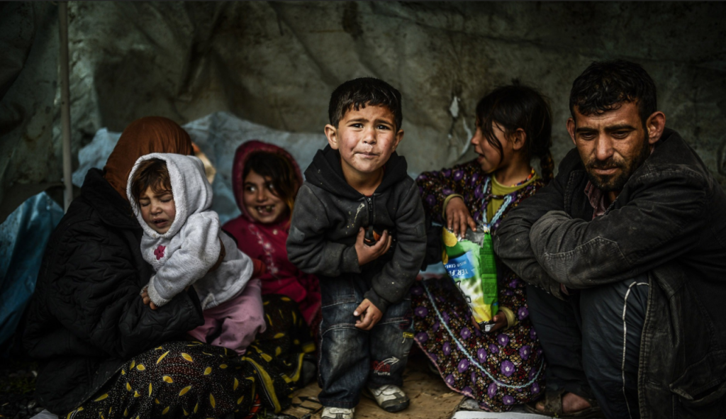 "Hace 3 meses Polonia cerraba sus puertas a otros refugiados que huían de la muerte": Las imágenes del cinismo 1 image 39