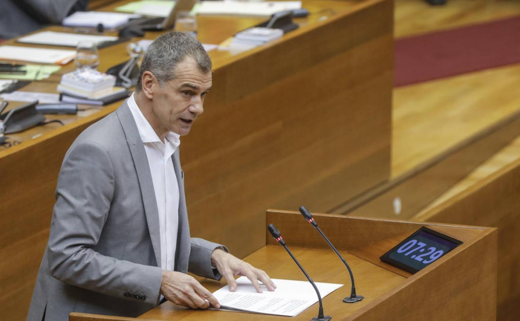 "Menudo sinvergüenza eres": Toni Cantó pide normalizar los gobiernos con la extrema derecha 1 image 60