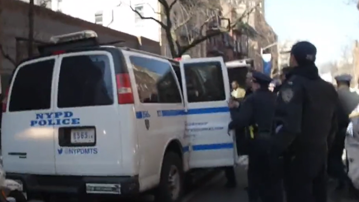 La extrema derecha de Proud Boys intenta aterrorizar al sector Drag Queen de Nueva York y acaban detenidos y golpeados