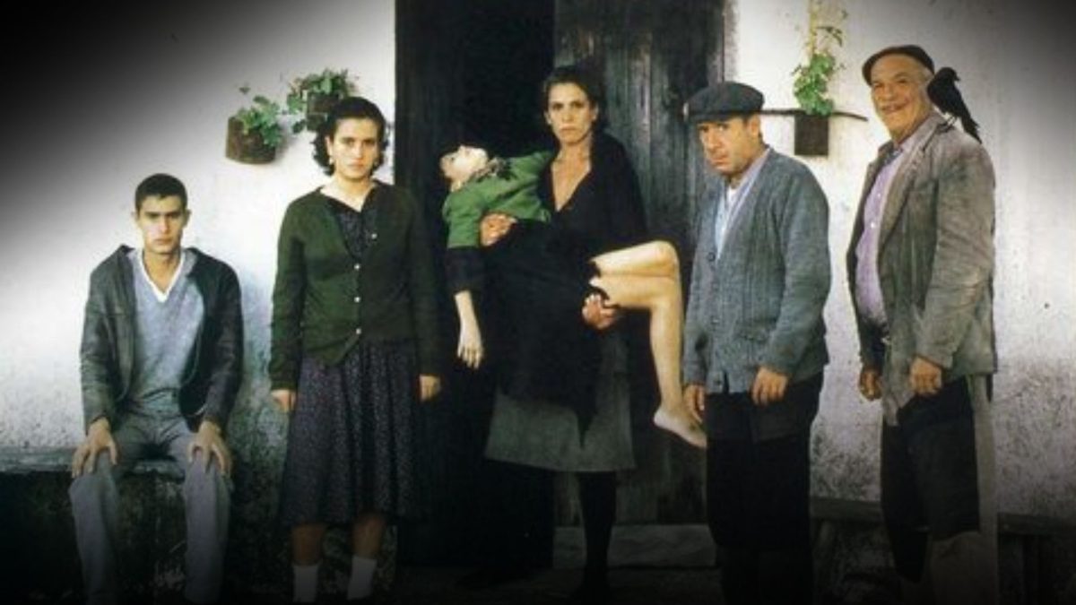 Desde ‘la escopeta nacional’ a ‘Los santos inocentes’: 10 películas imprescindibles para comprender la Transición española