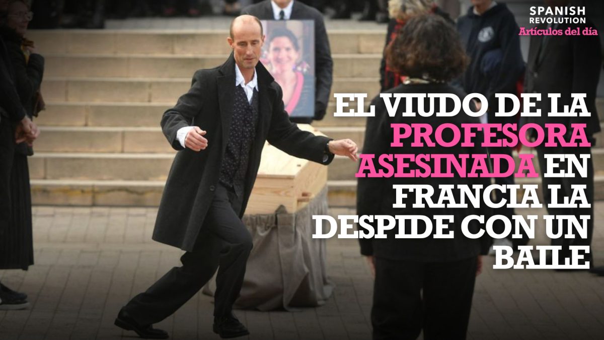 Vídeo | El viudo de la profesora de castellano asesinada la despide con un sentido baile en su funeral