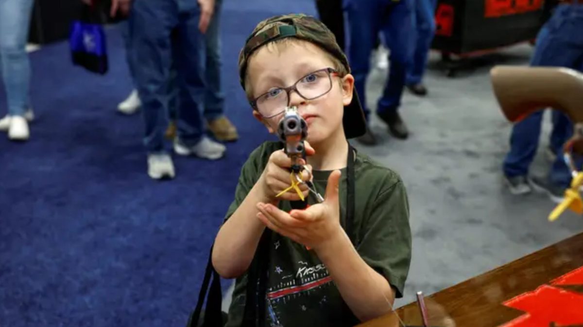Galería | Niños y armas: la gran controversia en la Convención Anual de la NRA en Indiana, EE.UU.