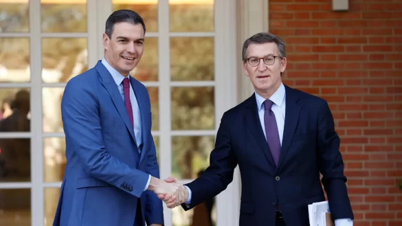 sanchez feijoo saludan antes reunion moncloa 98