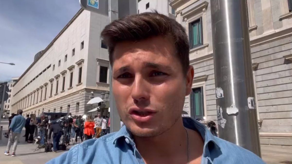 El abogado del agitador de ultraderecha Vito Quiles, acosado por la justicia, renuncia a defenderle