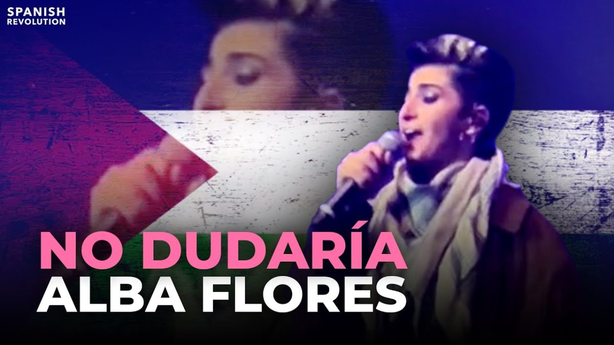 Alba Flores y su pañuelo palestino en el escenario cantando «No dudaría» con su tía Rosario