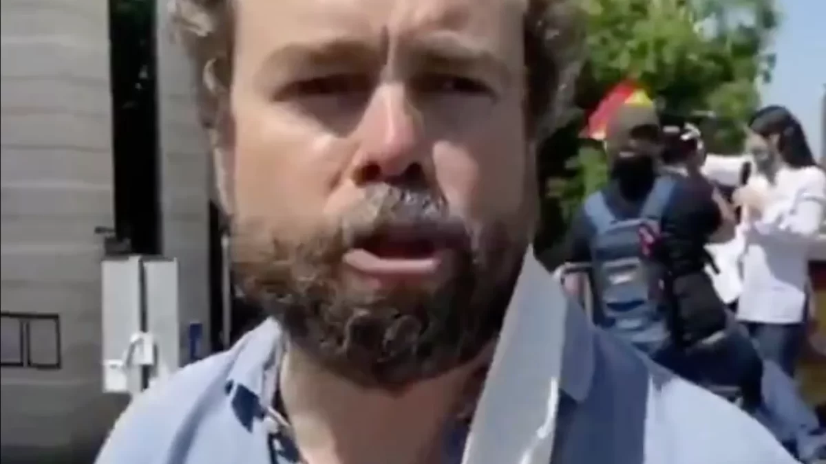 El acoso a la protesta estudiantil: la policía persigue a quienes enfrentan a la extrema derecha