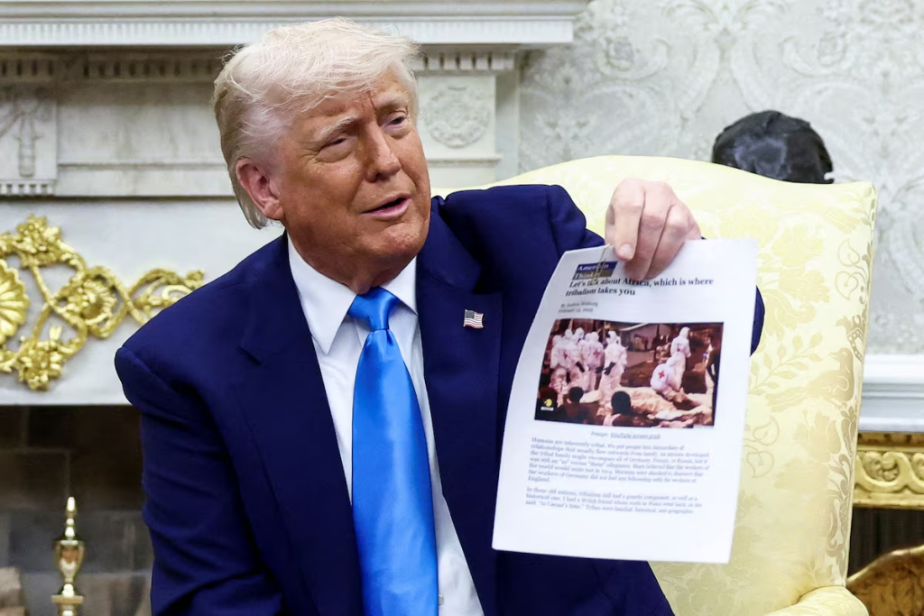 Trump muestra cadáveres del Congo para vender un genocidio blanco en Sudáfrica 1 image 2