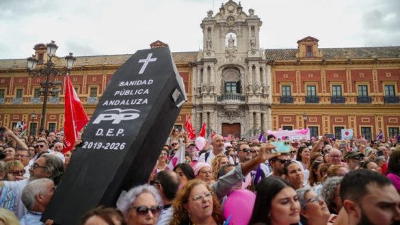 La marea rosa que acorrala a Moreno Bonilla 3 la vida no puede esperar sevilla se vuelca contra el caos sanitario de moreno bonilla ep 4 800x450 1