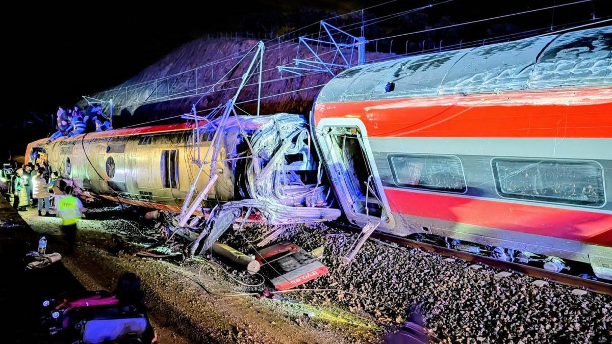 Dos trenes de alta velocidad, decenas de muertos y una pregunta incómoda