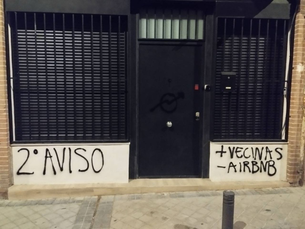 Una acción anónima sabotea 153 pisos turísticos en barrios asfixiados por la gentrificación en Madrid 2 image 7